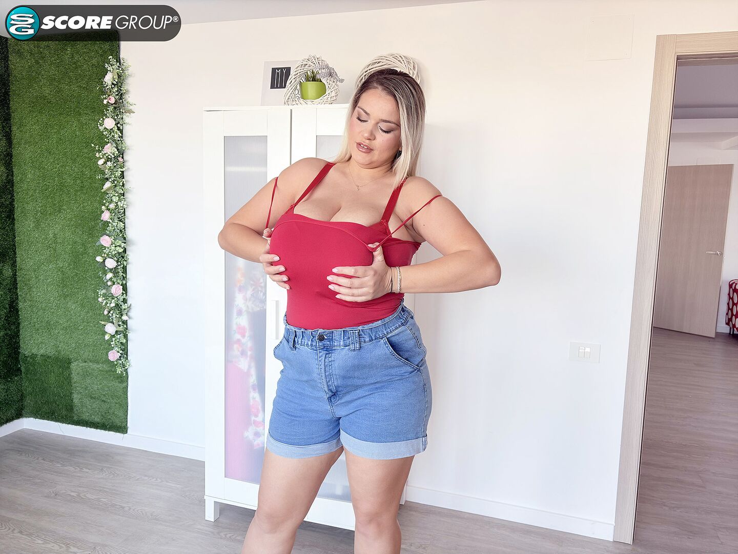 Erin Star: For Whom the Tits Clap