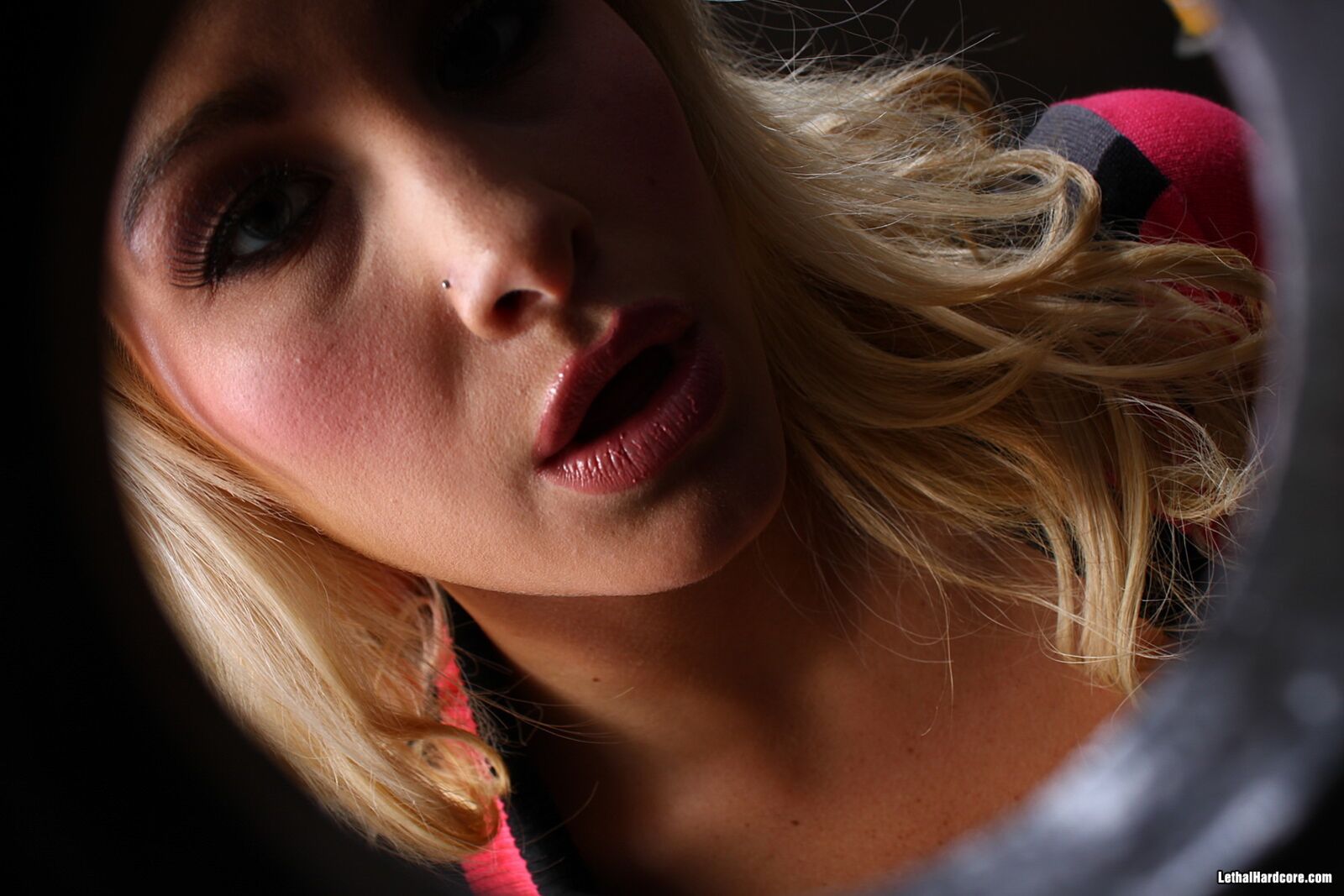 Jessica Nyx Offers Worships Cock At Gloryhole
