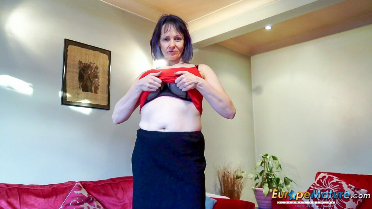 BRITISH MODEL TIGGER WITH BIG BOOBS AND SEXY NYLONS