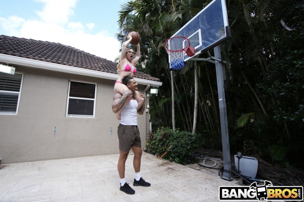 Aria Banks Joins The Parade!