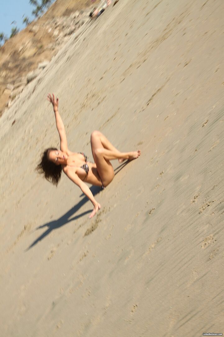 A Day Of Yoga At The Beach Turns Into Blissful Fucking