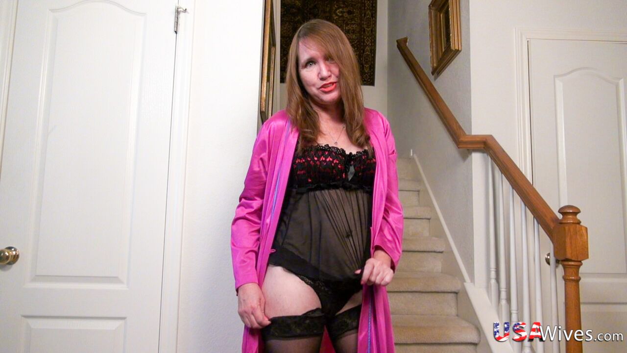 SEXY MODEL TERRY FROM USA STRIPPING HERE FOR YOU