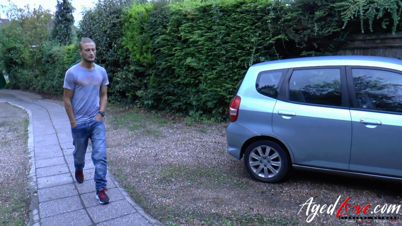 TWO BRITISH MATURES FUCKING WITH BOY