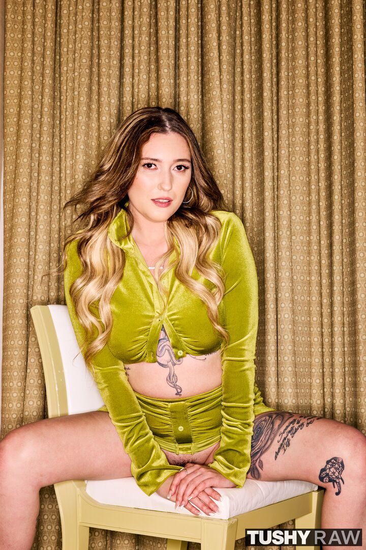 Curvy Cutie Gets Bubble Butt Fucked