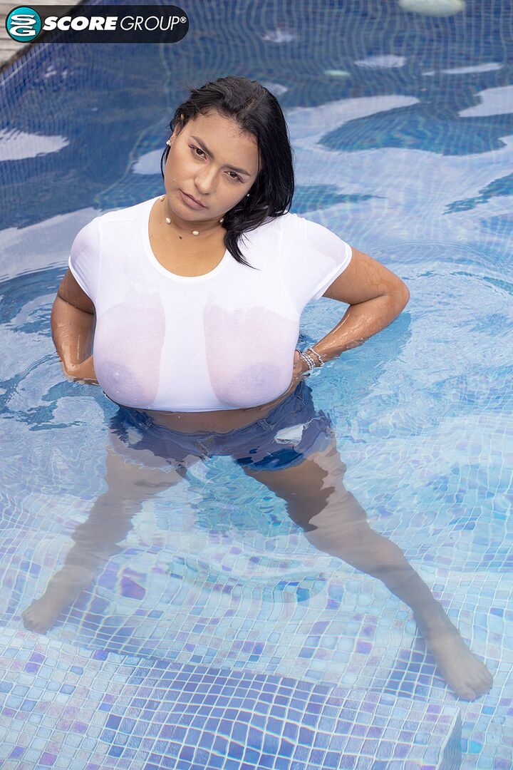 Latina Kim Beltran's poolside big tits and dildo fuck show