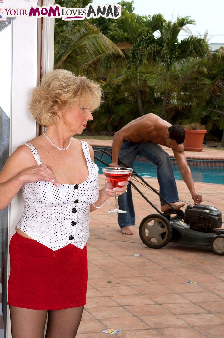 The gardener plows DeAnna's ass