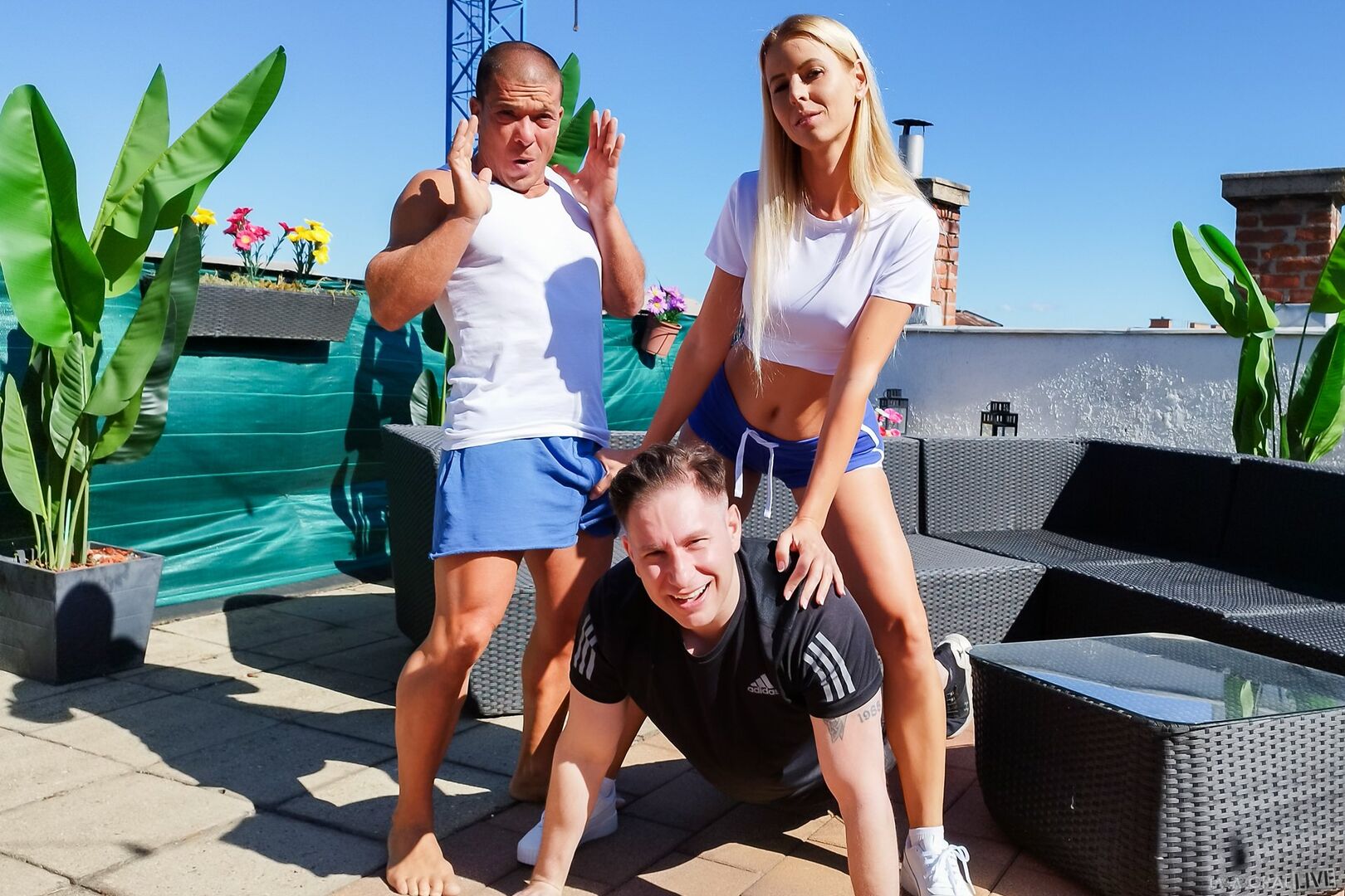 HORNY MILF LYNNA NILSSON SEDUCES THICK PRICK PERSONAL TRAINER