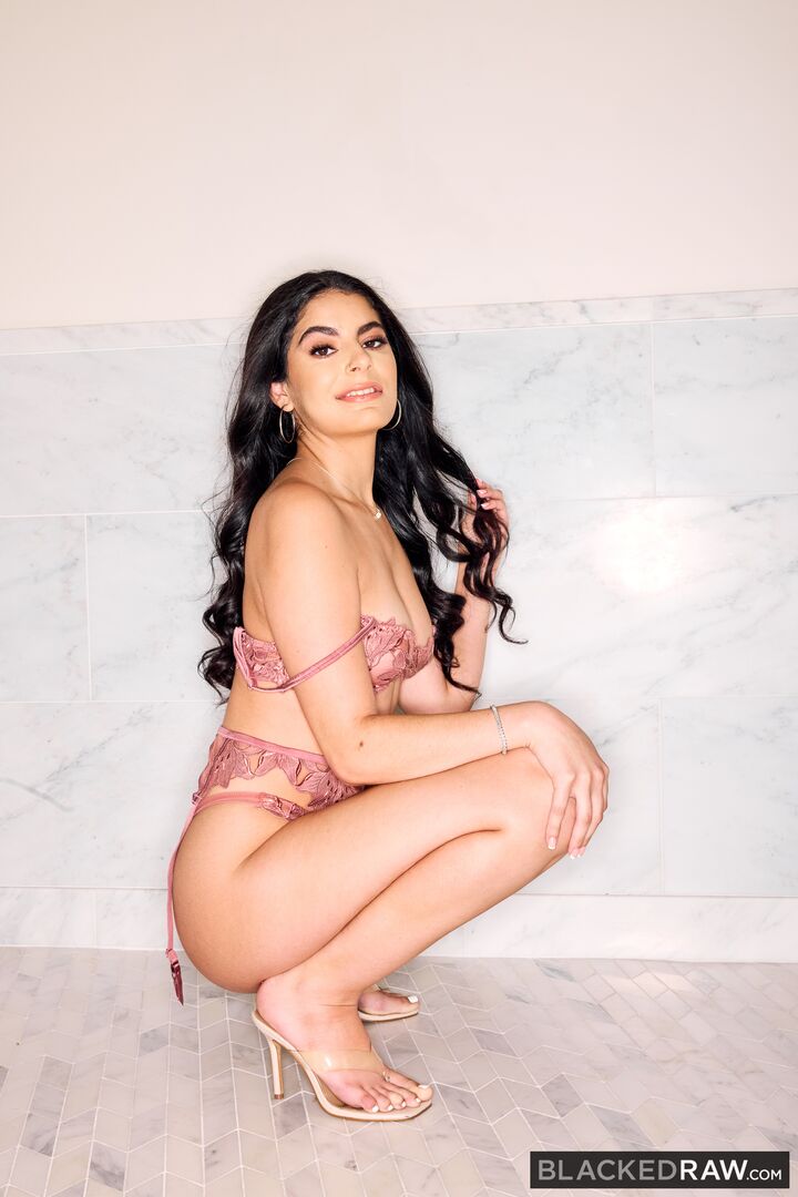 BBC-Hungry Baddie Wants Creampie