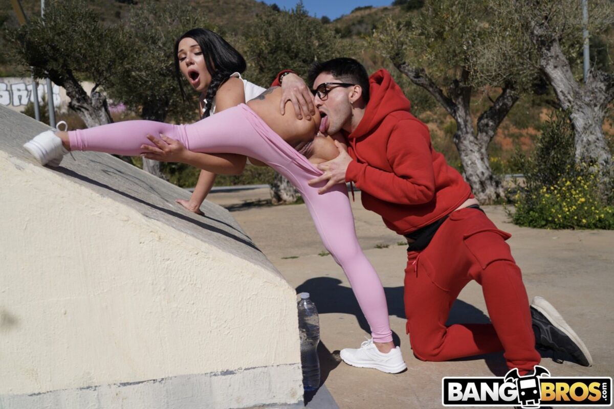 Fucking Bratz in Public