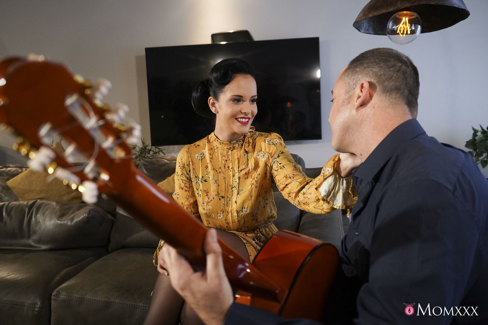 Horny housewife rides guitar tutor