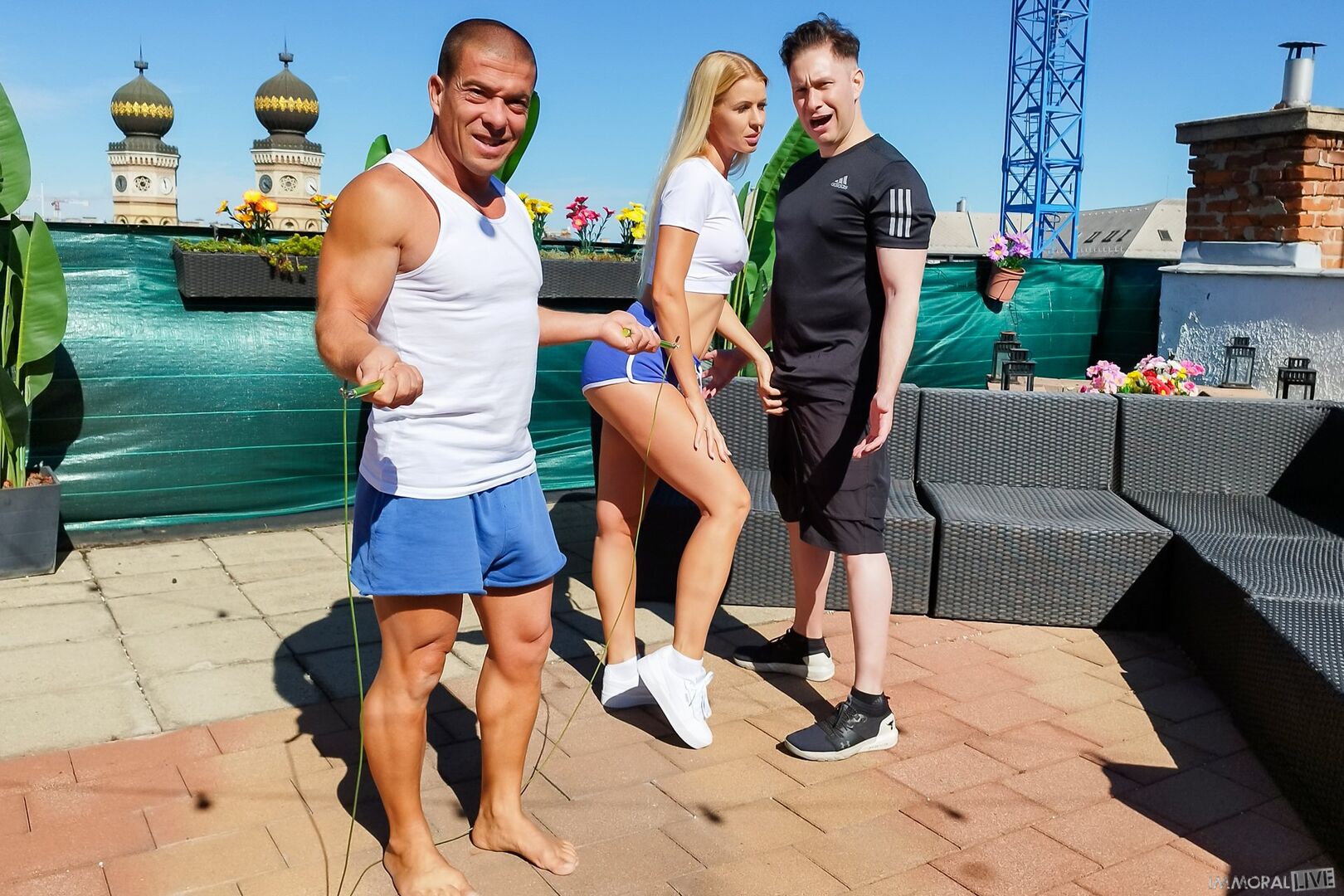 CHEATING HOTWIFE LYNNA NILSSON CREAMPIED BY FAT COCK JOCK