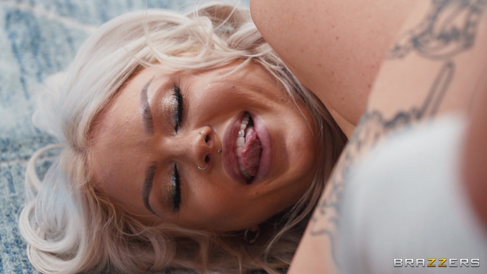 Her Glowing Buttflap Is A Trap!