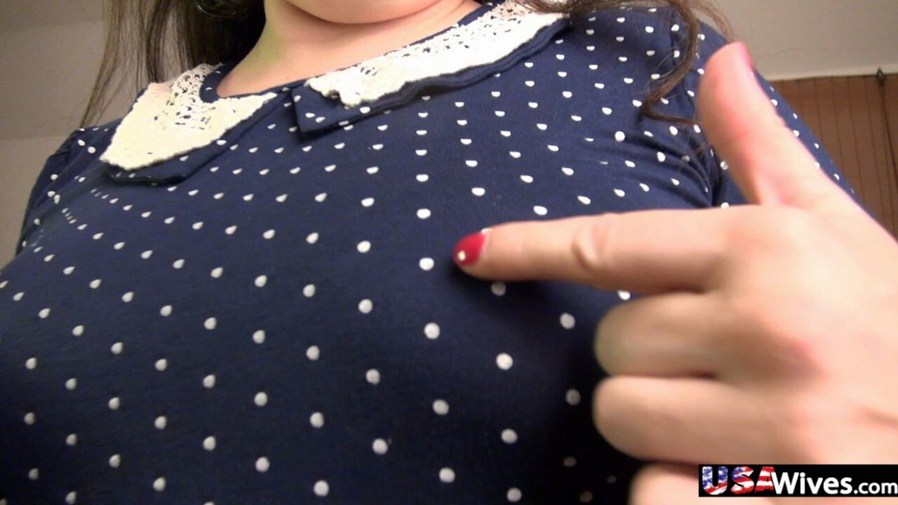 SWEET USA MATURE CHARLIE FOX PLAYING WITH DILDO