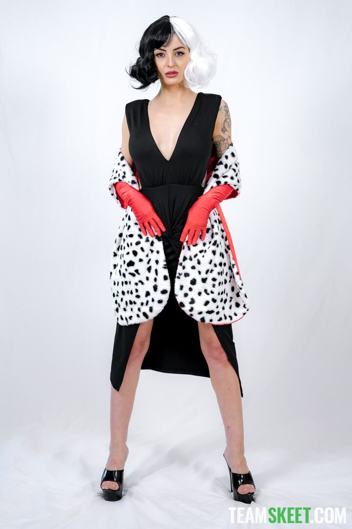 Cruella Intentions, DeVilish Desires