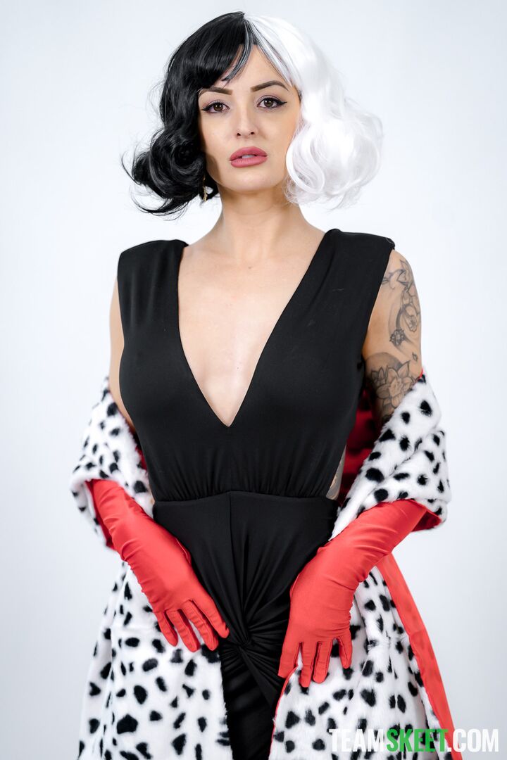 Cruella Intentions, DeVilish Desires