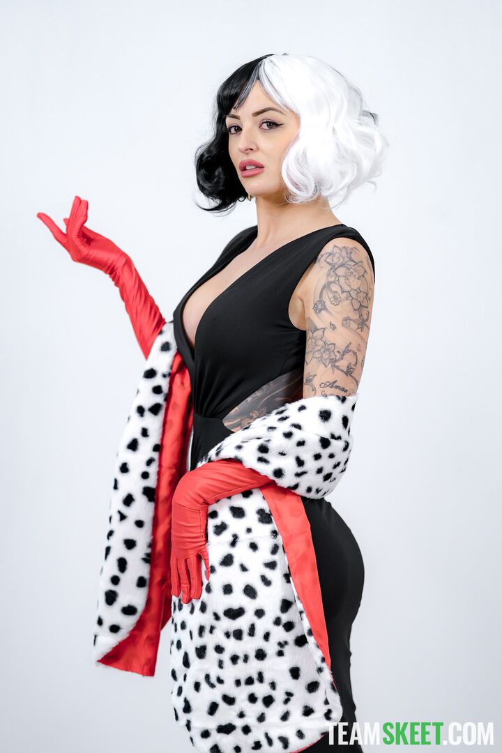 Cruella Intentions, DeVilish Desires