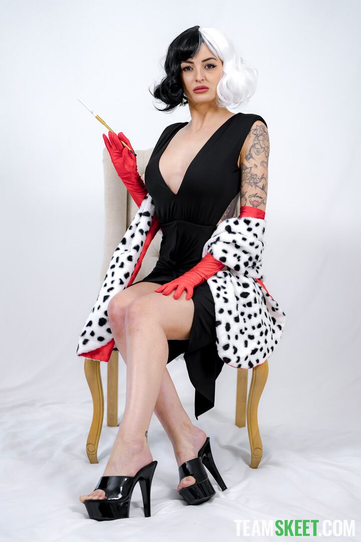 Cruella Intentions, DeVilish Desires