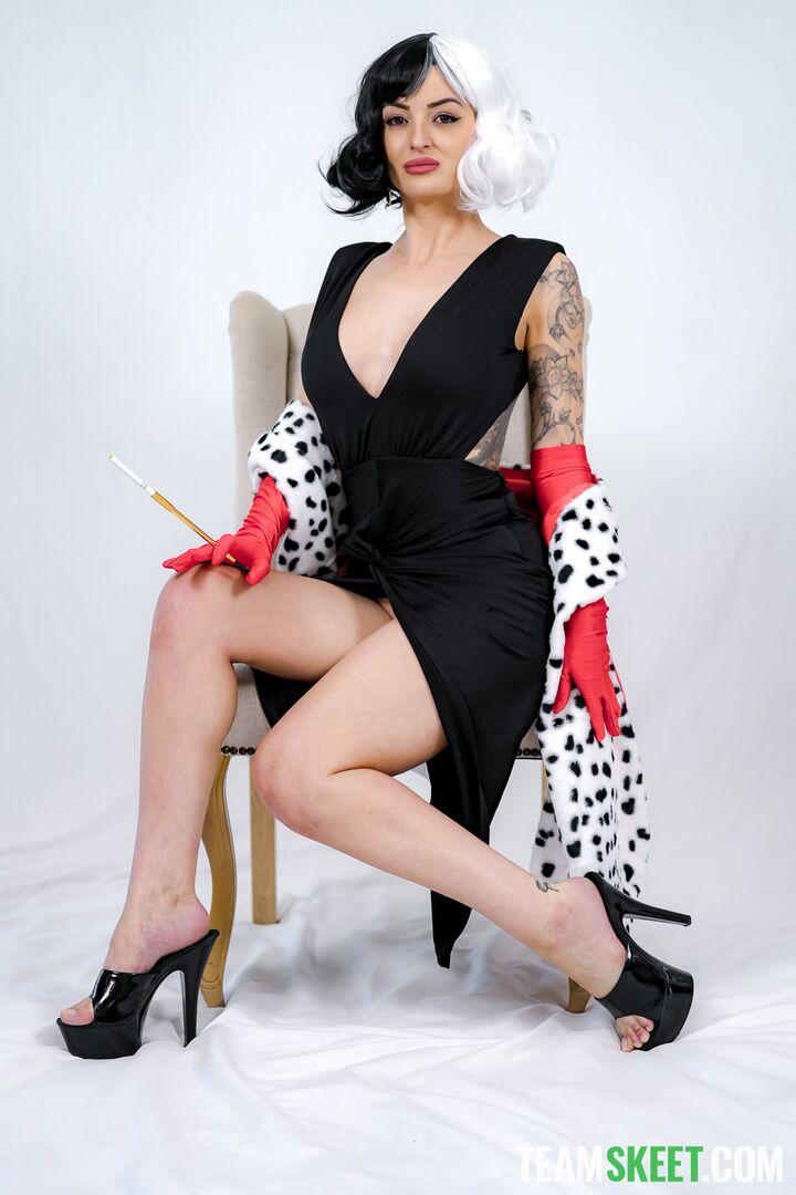 Cruella Intentions, DeVilish Desires