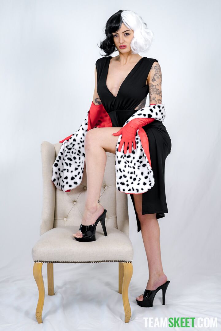 Cruella Intentions, DeVilish Desires