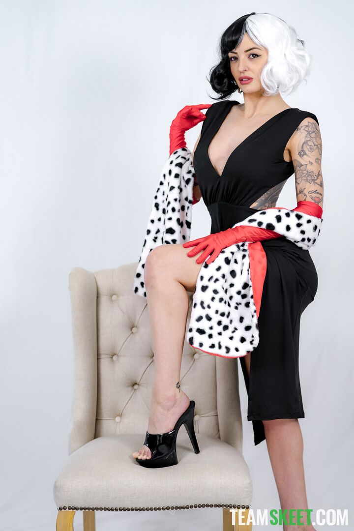 Cruella Intentions, DeVilish Desires