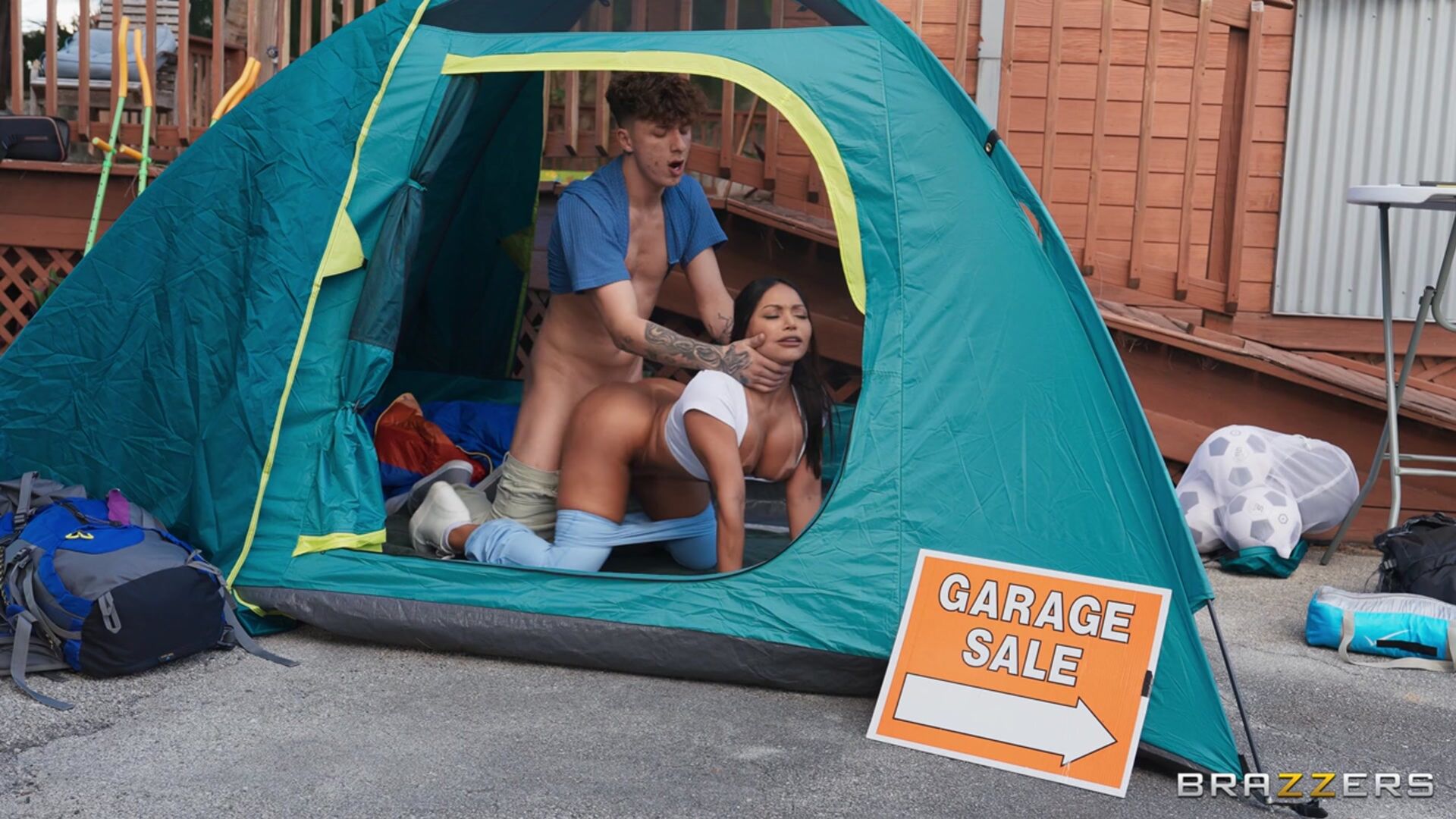 Sweet Deal! An Intense Yard Sale Dickdown
