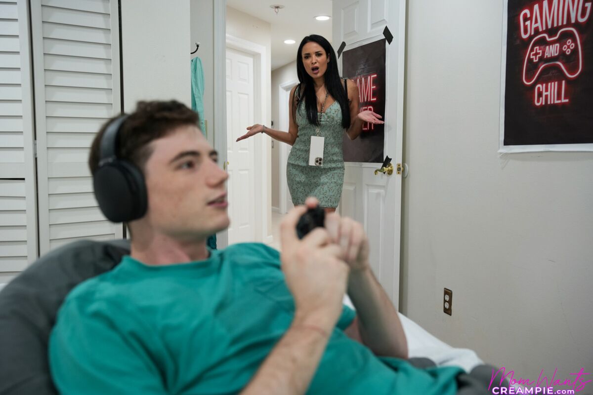 Stepmom Says Cum Inside - S6:E8