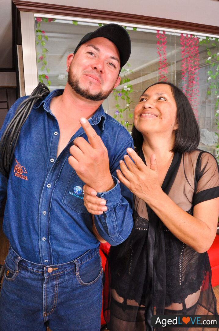 LATIN GRANNY ANDREA ENJOYS SEX WITH CABLE GUY