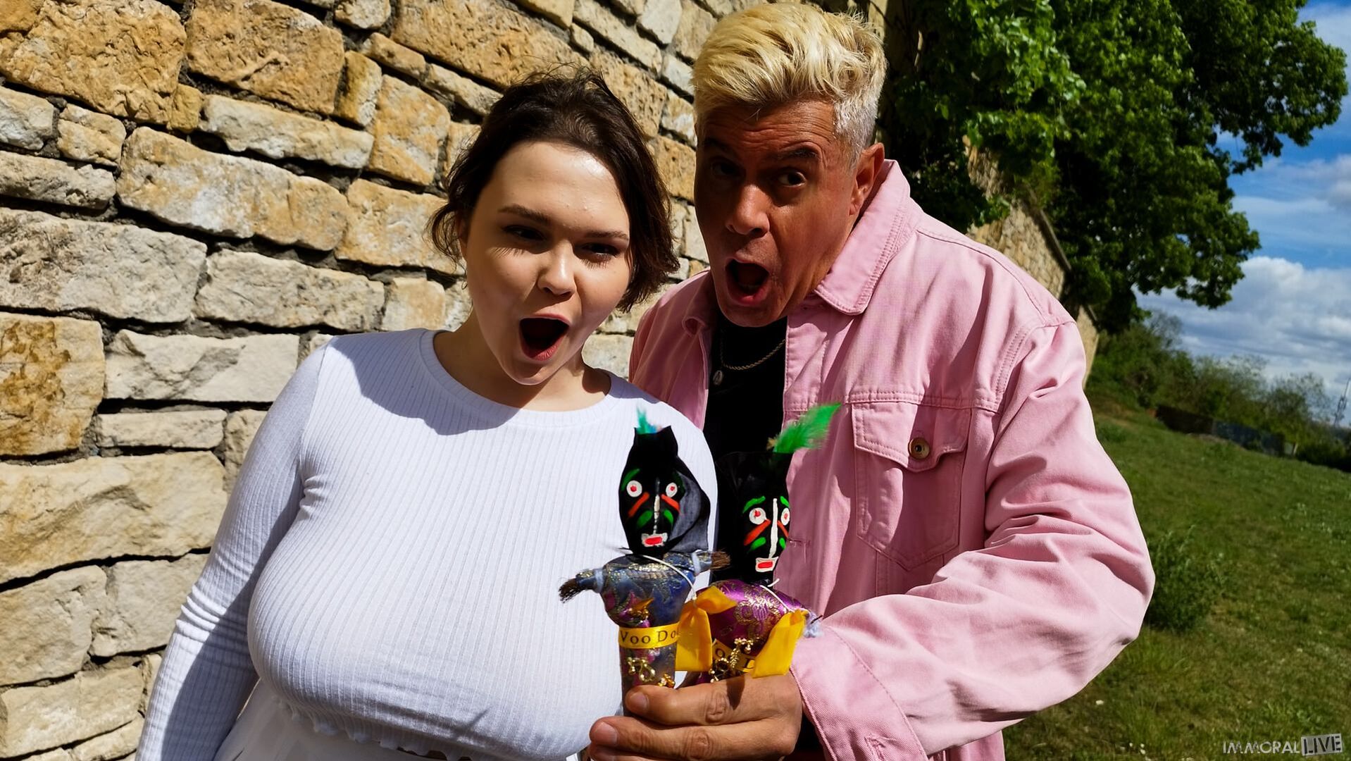 BIG NATURAL TITS BADDIE PEACHY ALICE USES VOODOO for CREAMPIE THREESOME