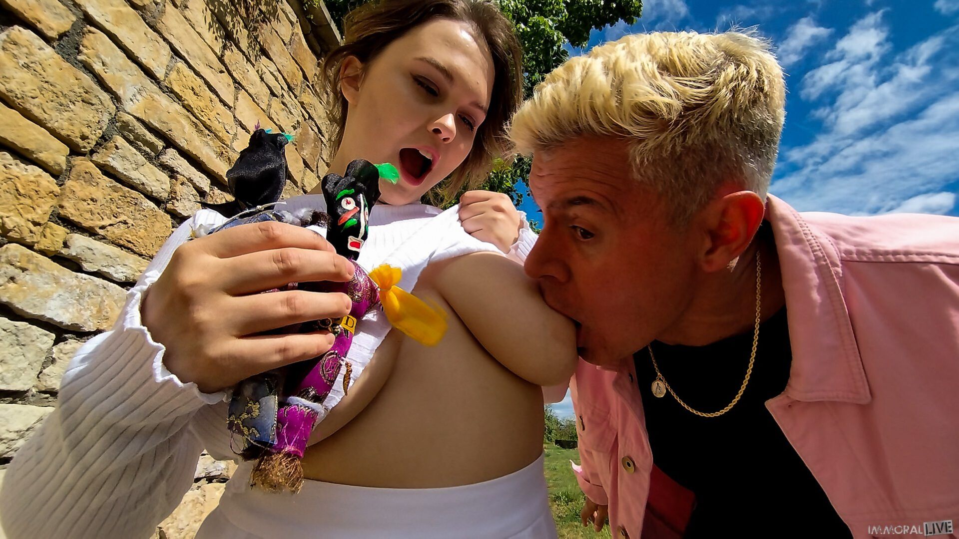 BIG NATURAL TITS BADDIE PEACHY ALICE USES VOODOO for CREAMPIE THREESOME