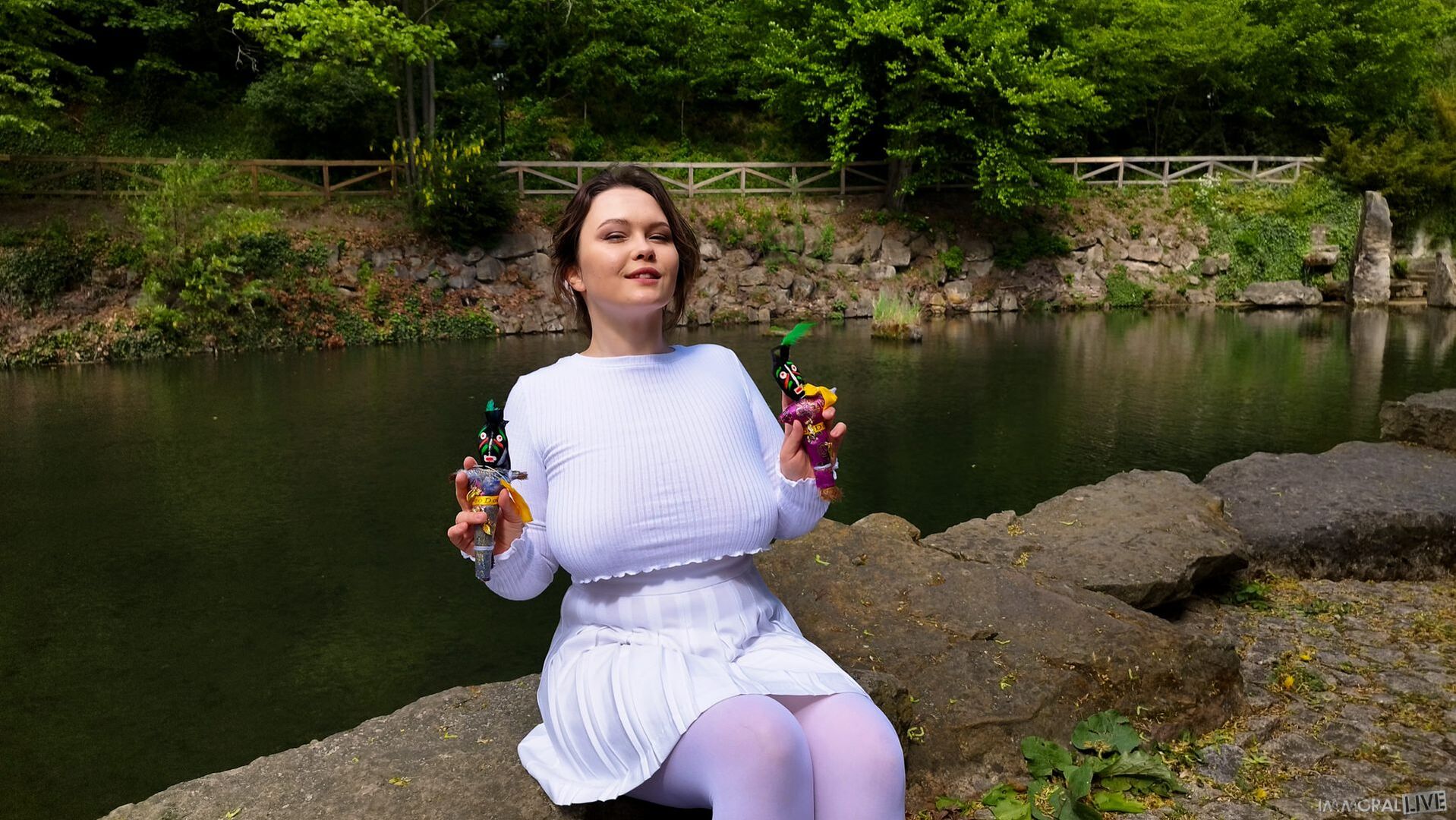 BIG NATURAL TITS BADDIE PEACHY ALICE USES VOODOO for CREAMPIE THREESOME