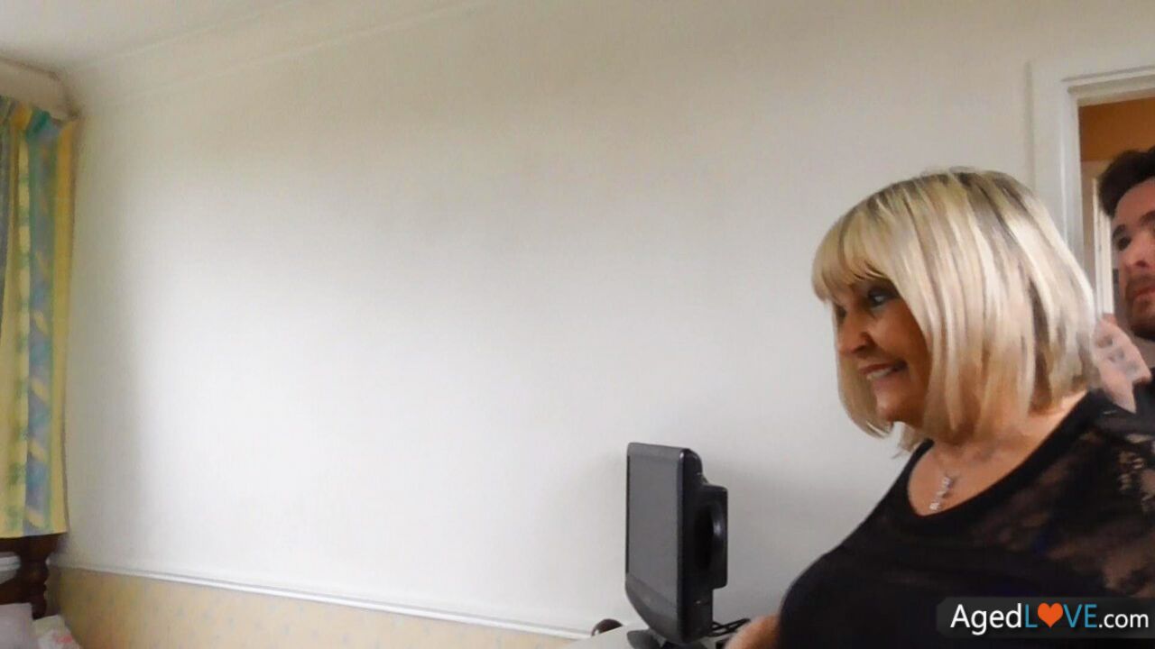 BRITISH BLONDE MATURE WITH SAGGY TITS HAVING SEX WITH LOVER