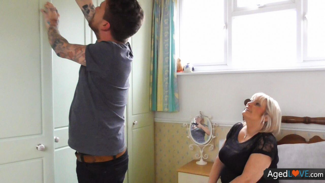 BRITISH BLONDE MATURE WITH SAGGY TITS HAVING SEX WITH LOVER