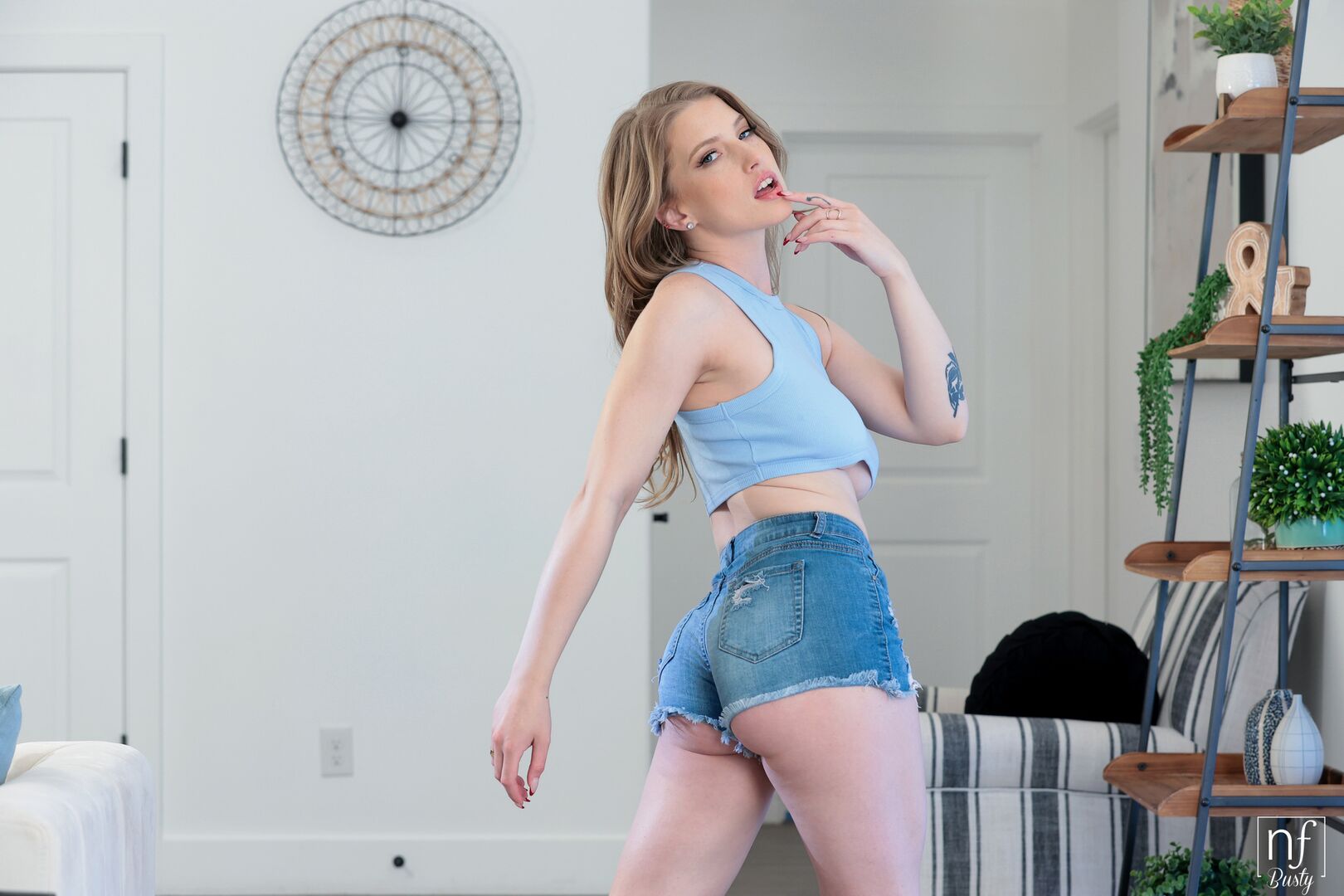 We Seduced Our Roommate - S21:E8