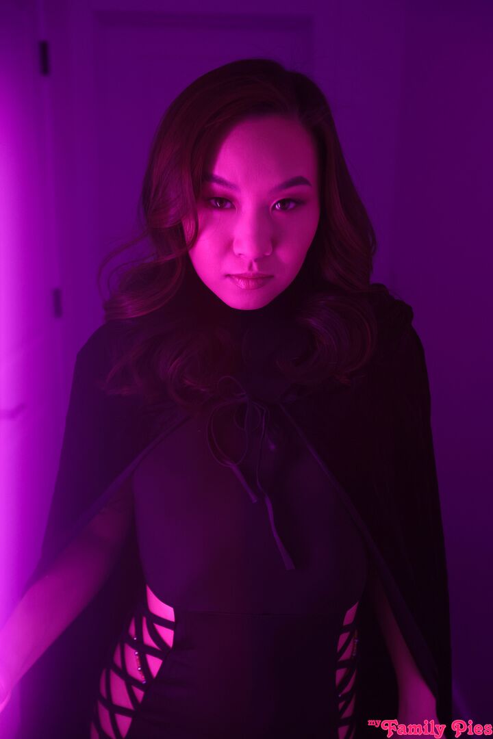 Stepsis Joins The Lust Side - S37:E4