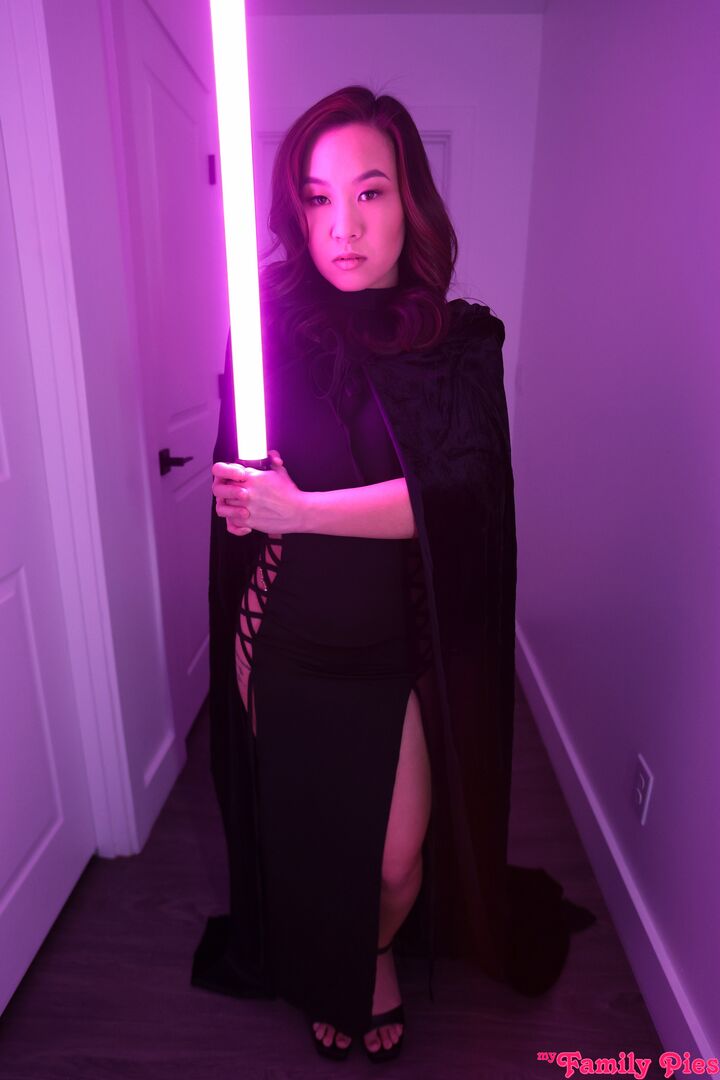 Stepsis Joins The Lust Side - S37:E4