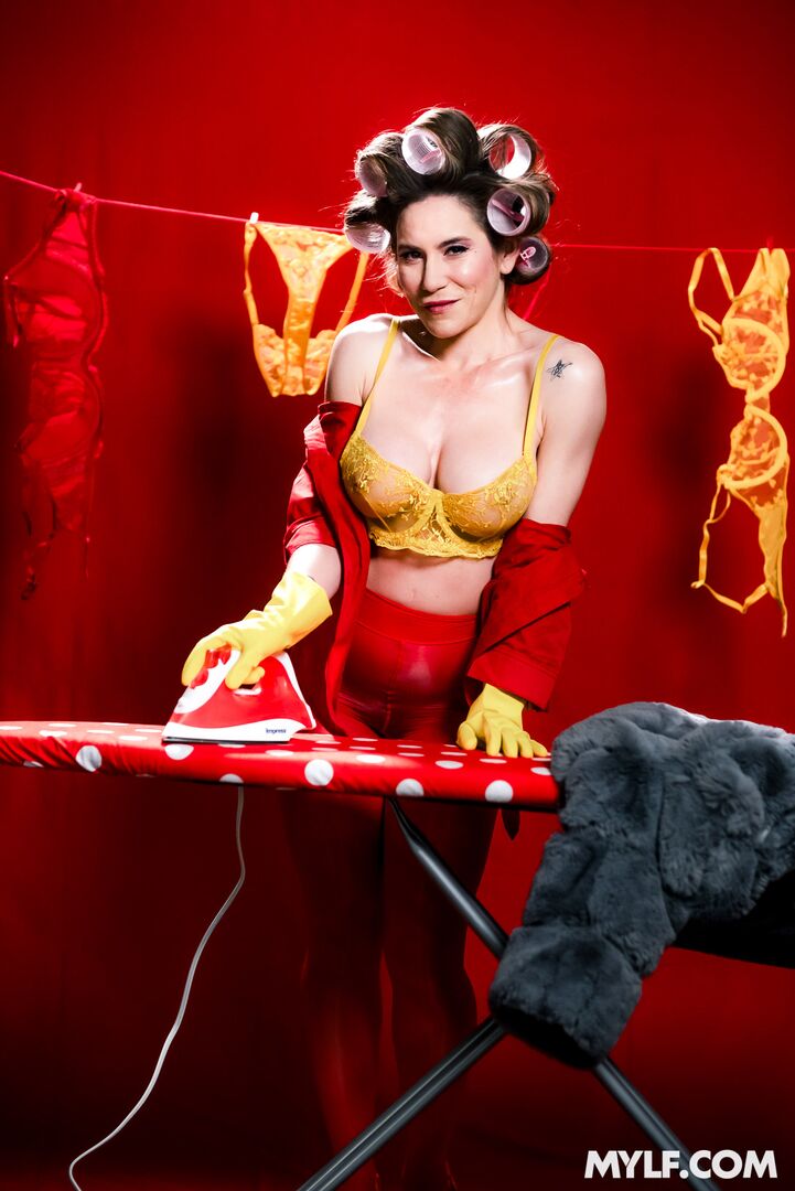 April Spotlight: Your Squirting Toy Aderes Quin