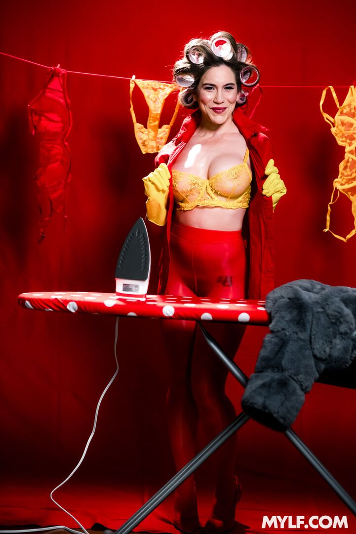 April Spotlight: Your Squirting Toy Aderes Quin