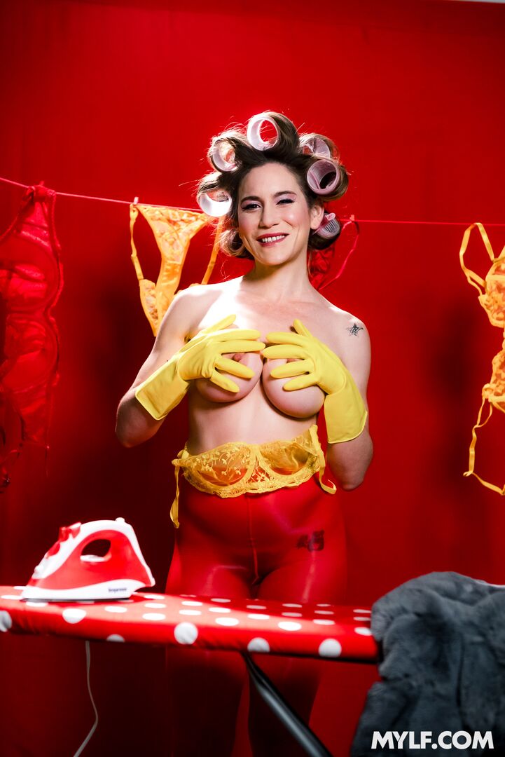 April Spotlight: Your Squirting Toy Aderes Quin