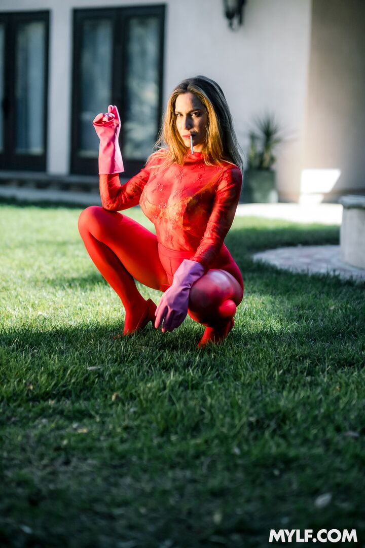 April Spotlight: Your Squirting Toy Aderes Quin