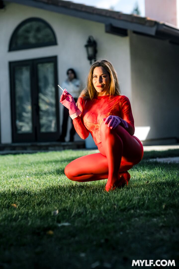 April Spotlight: Your Squirting Toy Aderes Quin