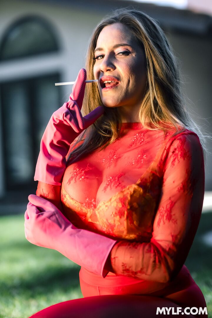 April Spotlight: Your Squirting Toy Aderes Quin