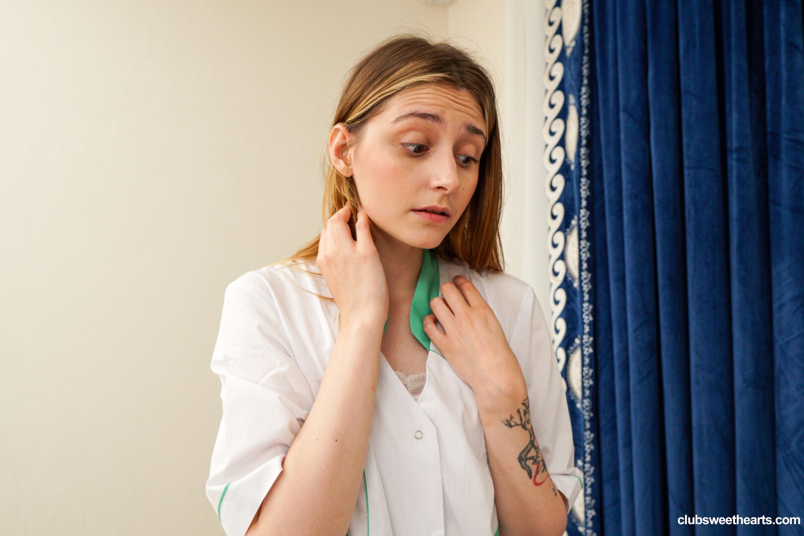 Cute masseuse has a hard client