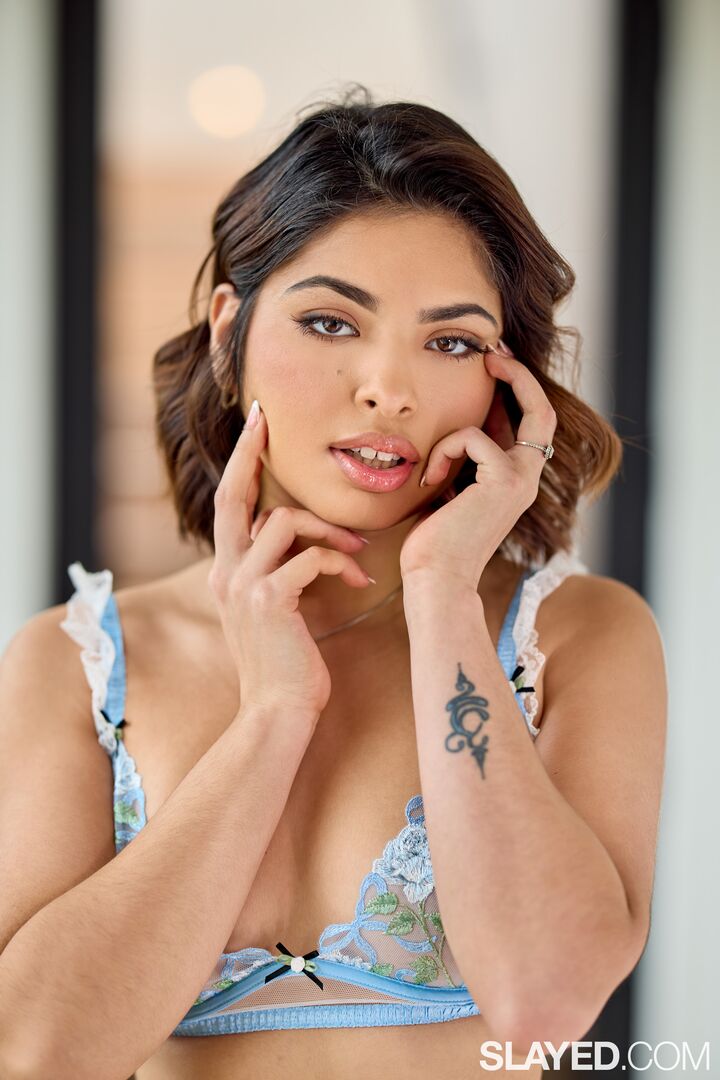 All-Natural Babe Angel Youngs Devours Hazel Hearts Tasty Pussy