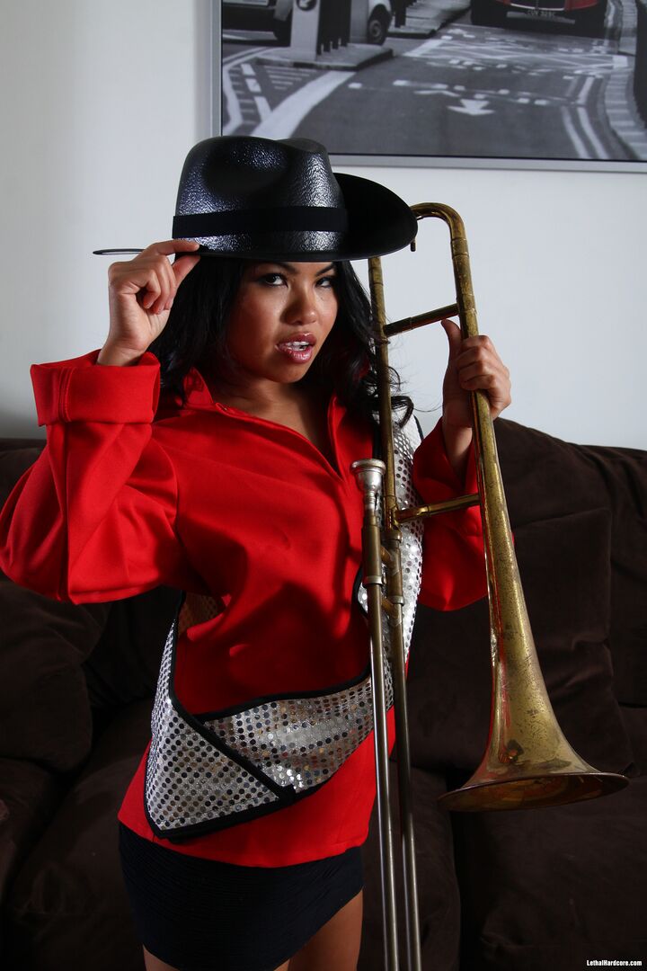 Christian Wants Cindy To Blow On His Trombone
