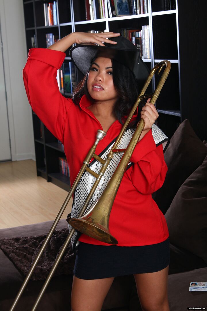 Christian Wants Cindy To Blow On His Trombone