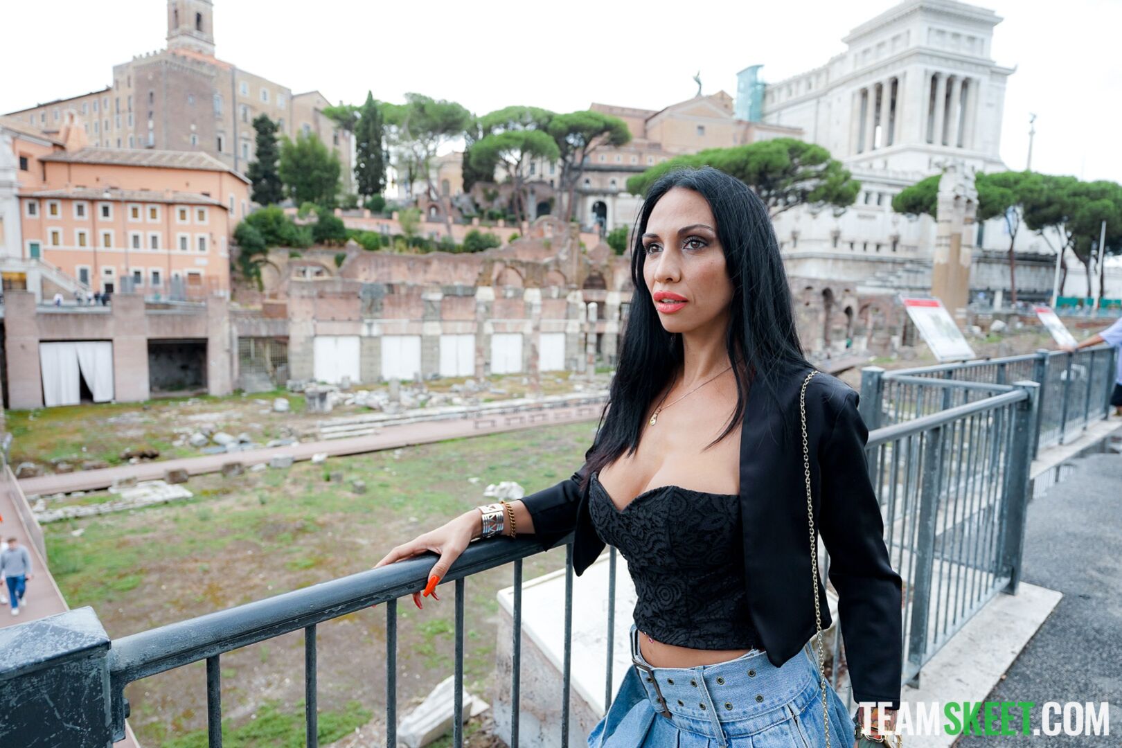The Best View In Rome? Her Big, Bouncy Tits and Hungry Lips