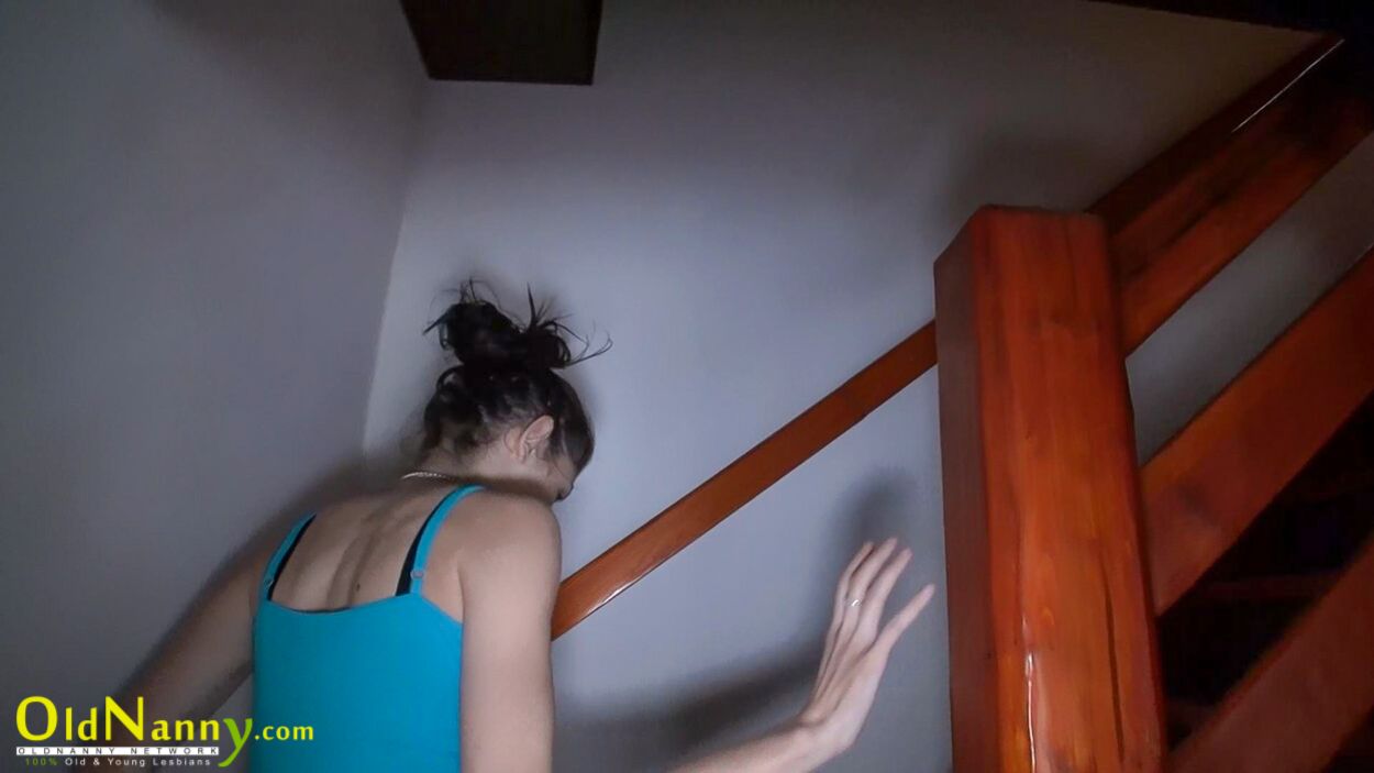 MATURE LADY KNOWS WELL SHE WILL BE FUCKING WITH CUTE GIRL