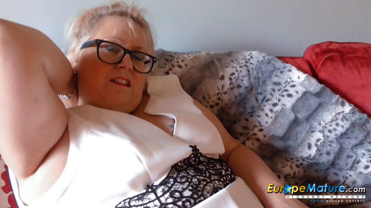 CHUBBY OLD UK MATURE WITH GENITAL PIERCING GIVING SELF PLEASURE