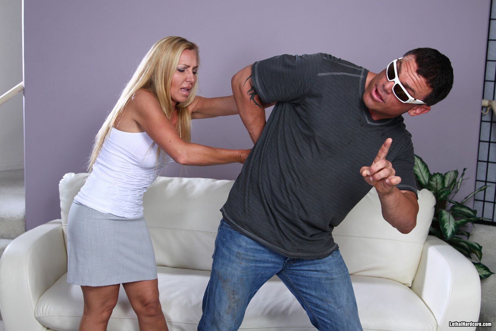 Lisa Demarco Uses Dick Delaware To Get Rid Of Her Boredom.