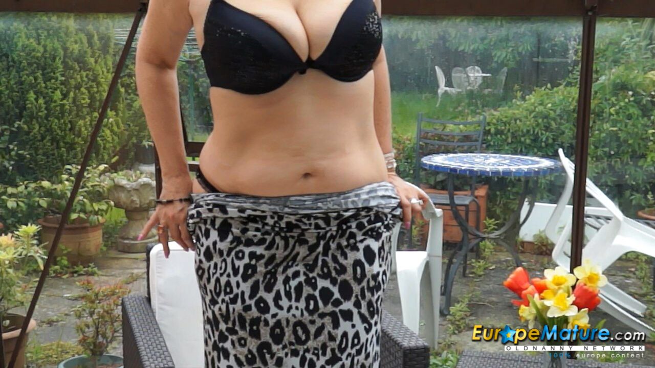 GOING TO SHOW HER SEXY TITS